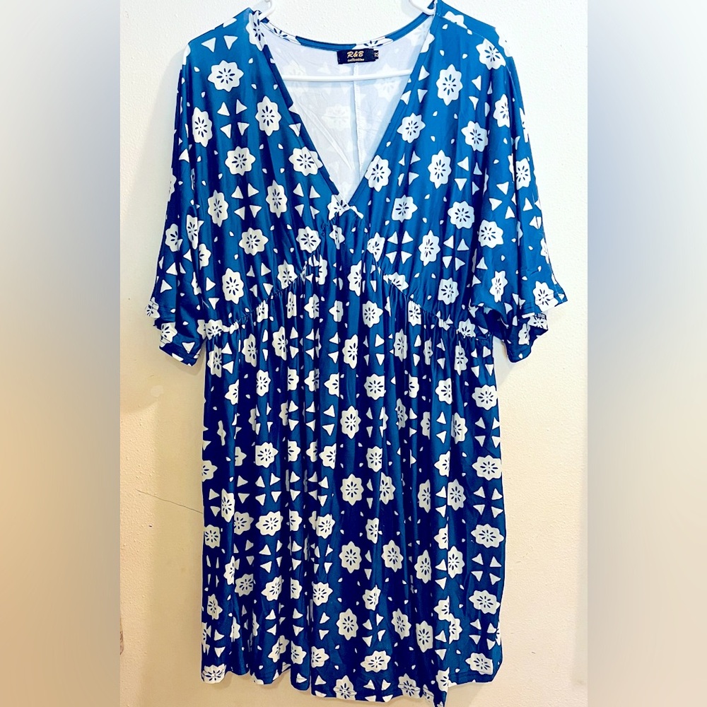 R&B Collection Dress Womans 2X Floral Blue Print. Short Sleeve. V Neck. 36” Long
